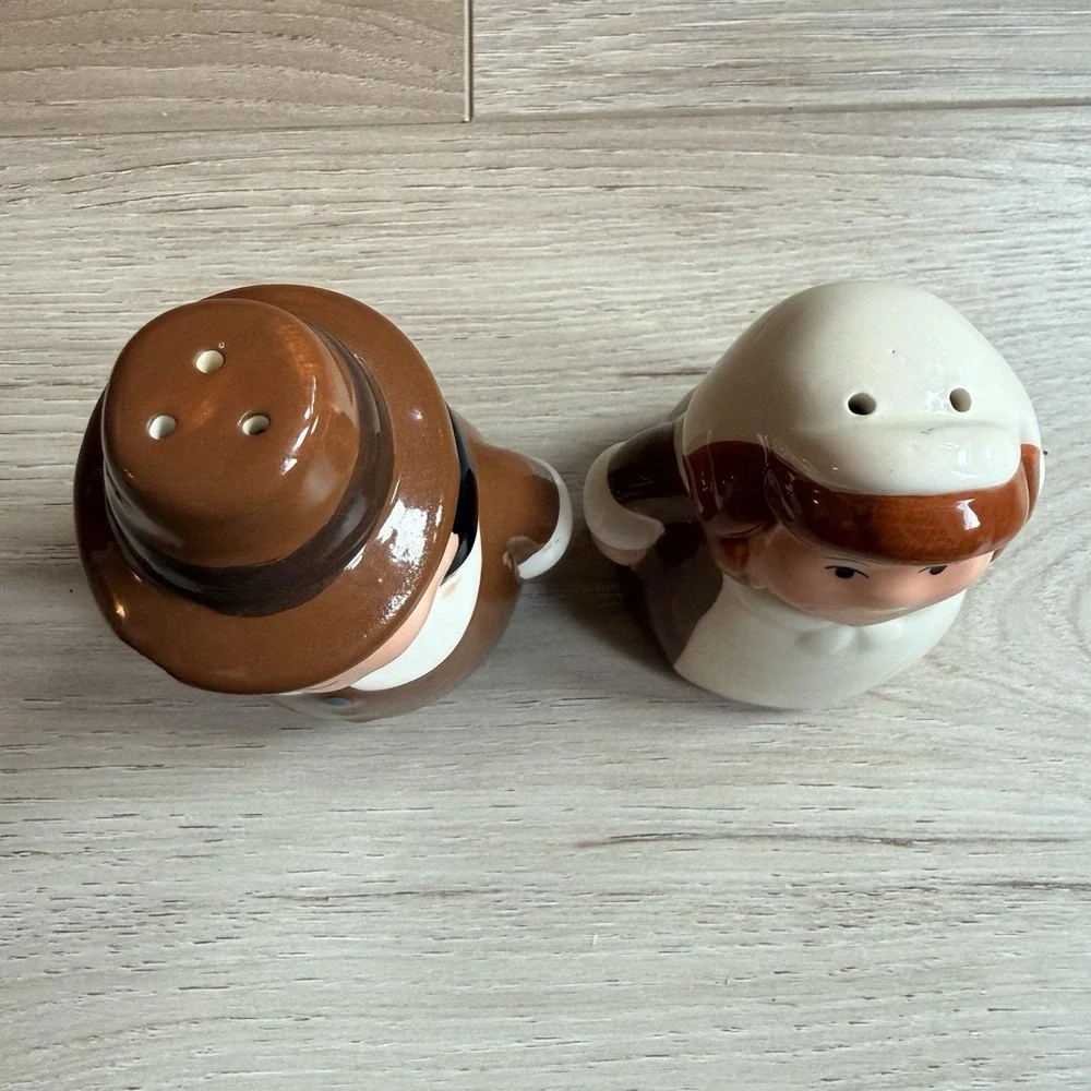 Pilgrim Pair Salt and Pepper Shakers Thanksgiving Themed 2004 Vintage Publix
